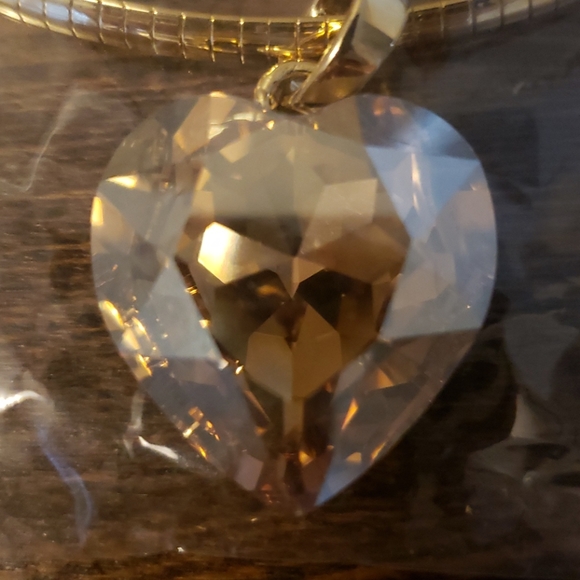 ⭐SALE⭐ Gold necklace with gold heart stone - Picture 2 of 3